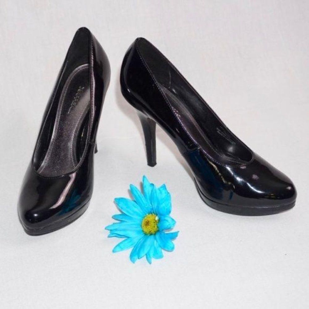 X Appeal Black Pointed Toe Heels, Size 7